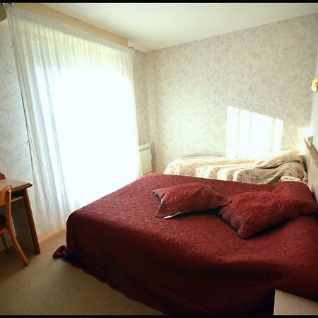 Au Bec Sale Hotel La Menitre Luaran gambar