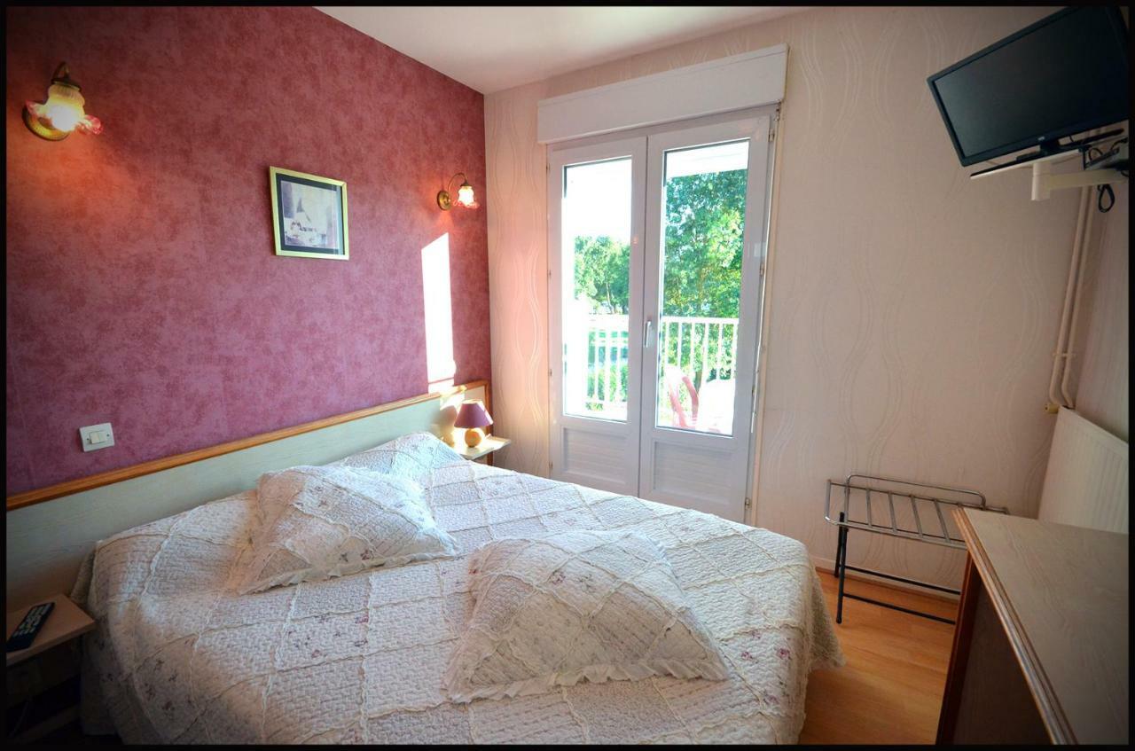 Au Bec Sale Hotel La Menitre Luaran gambar